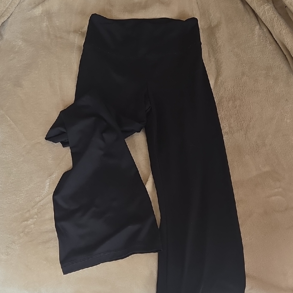 American Eagle | Black The Everything Flare Legging | Size M